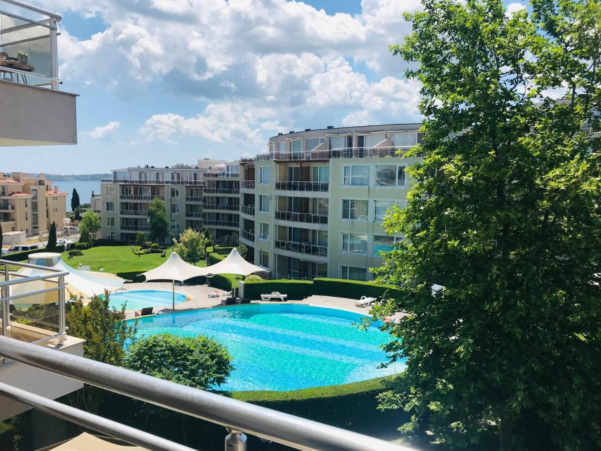 Apartments In Sunny Island Complex チェルノモレツ エクステリア 写真